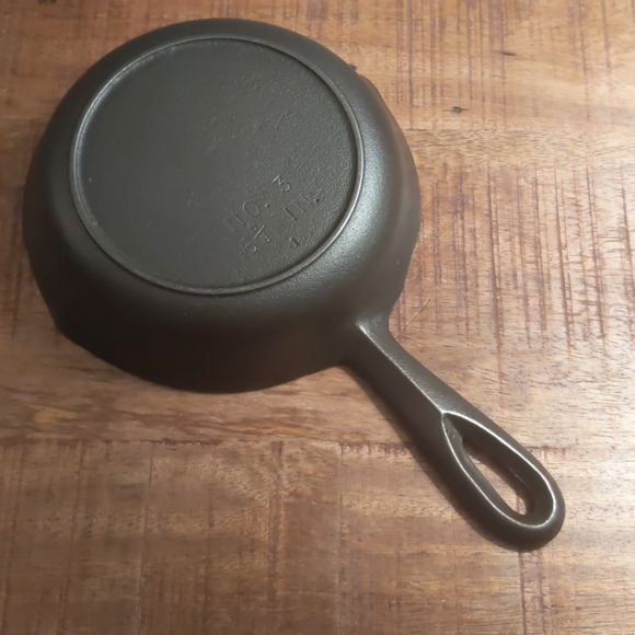 Vintage Unmarked BSR Cast Iron Skillet, #3 - Picture 10 of 14